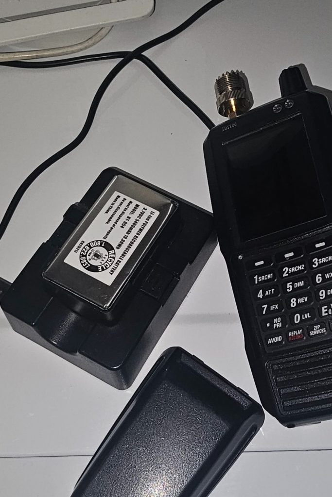 Uniden (EBC100) Accessory External Battery Charger kit